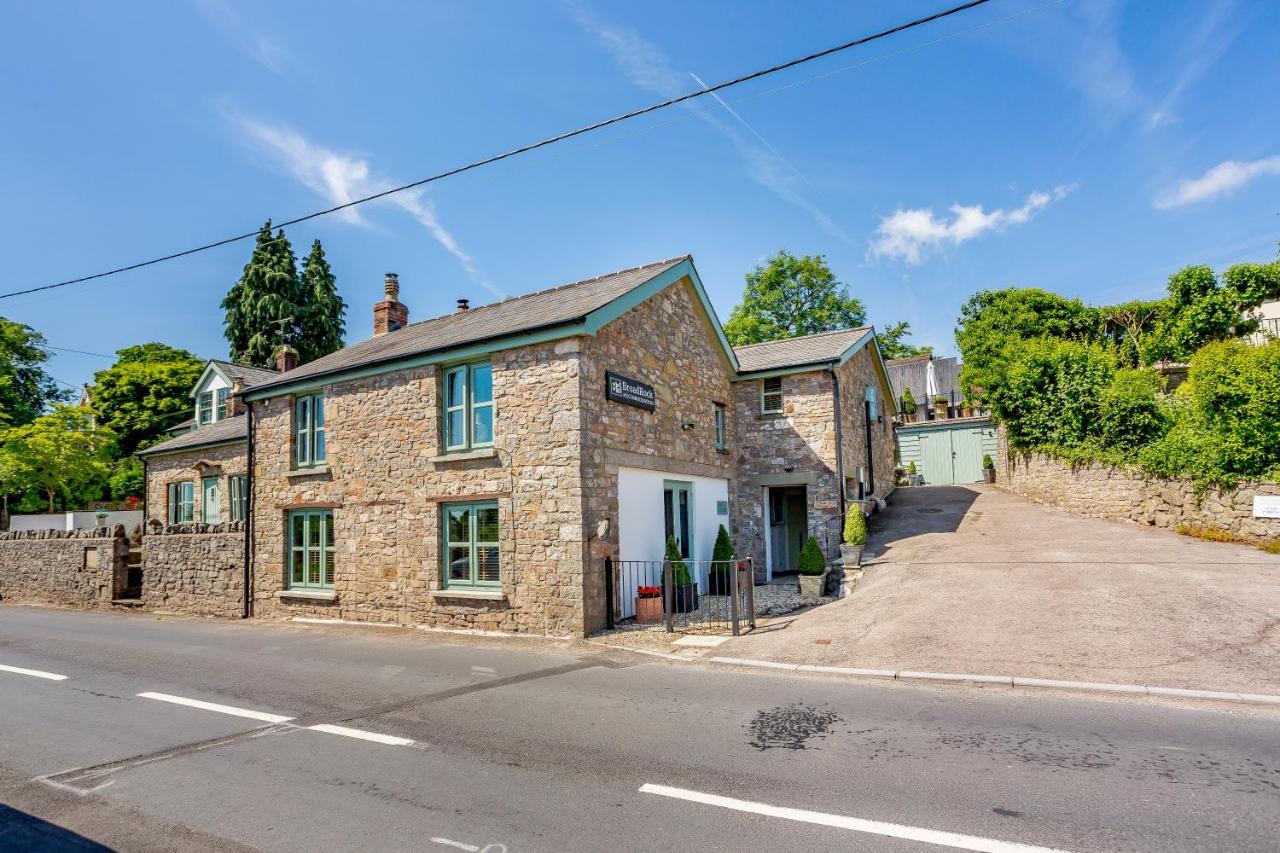 Broadrock Accommodation - Clock Cottage Chepstow Exterior photo
