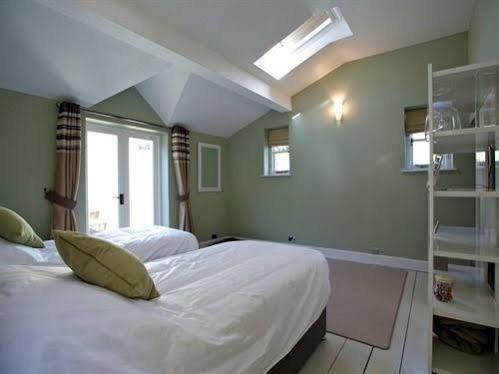 Broadrock Accommodation - Clock Cottage Chepstow Exterior photo